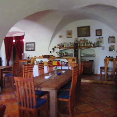 Luže 鸽舍壮丽女王旅馆酒店 外观 照片
