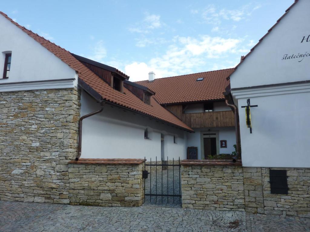 Luže 鸽舍壮丽女王旅馆酒店 外观 照片