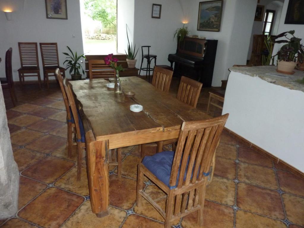 Luže 鸽舍壮丽女王旅馆酒店 外观 照片