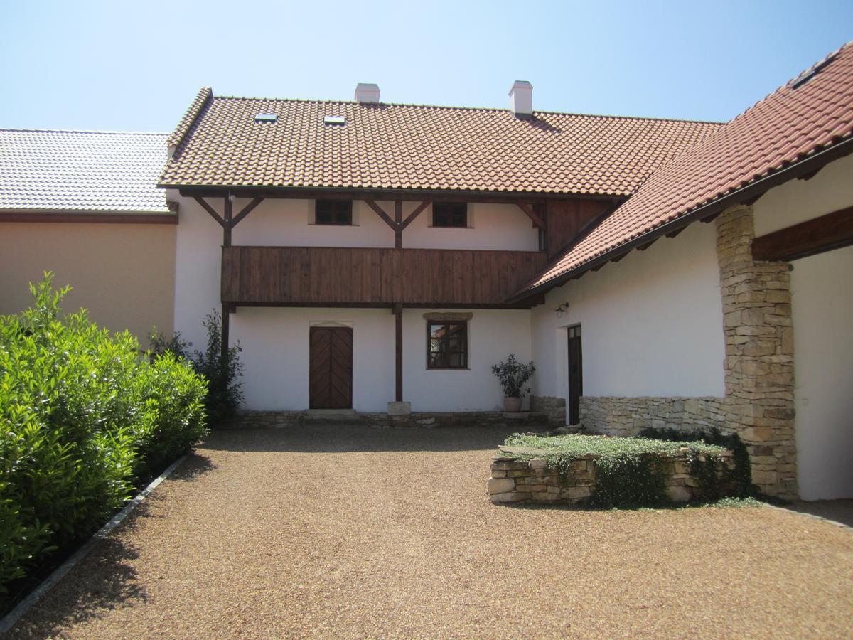 Luže 鸽舍壮丽女王旅馆酒店 外观 照片