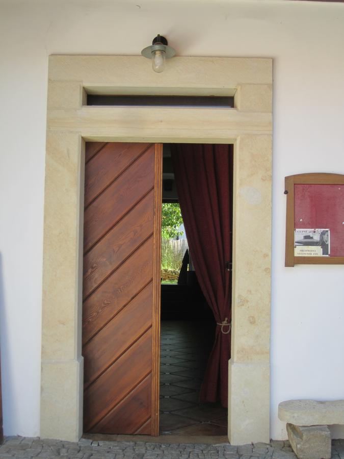 Luže 鸽舍壮丽女王旅馆酒店 外观 照片